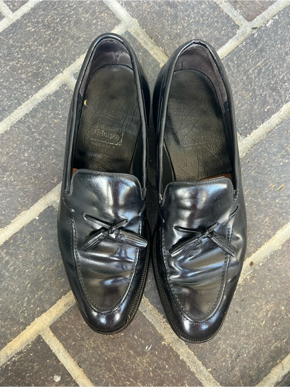 EUC Men’s 8.5 Johnston & Murphy Moc-Toe Black Loafers